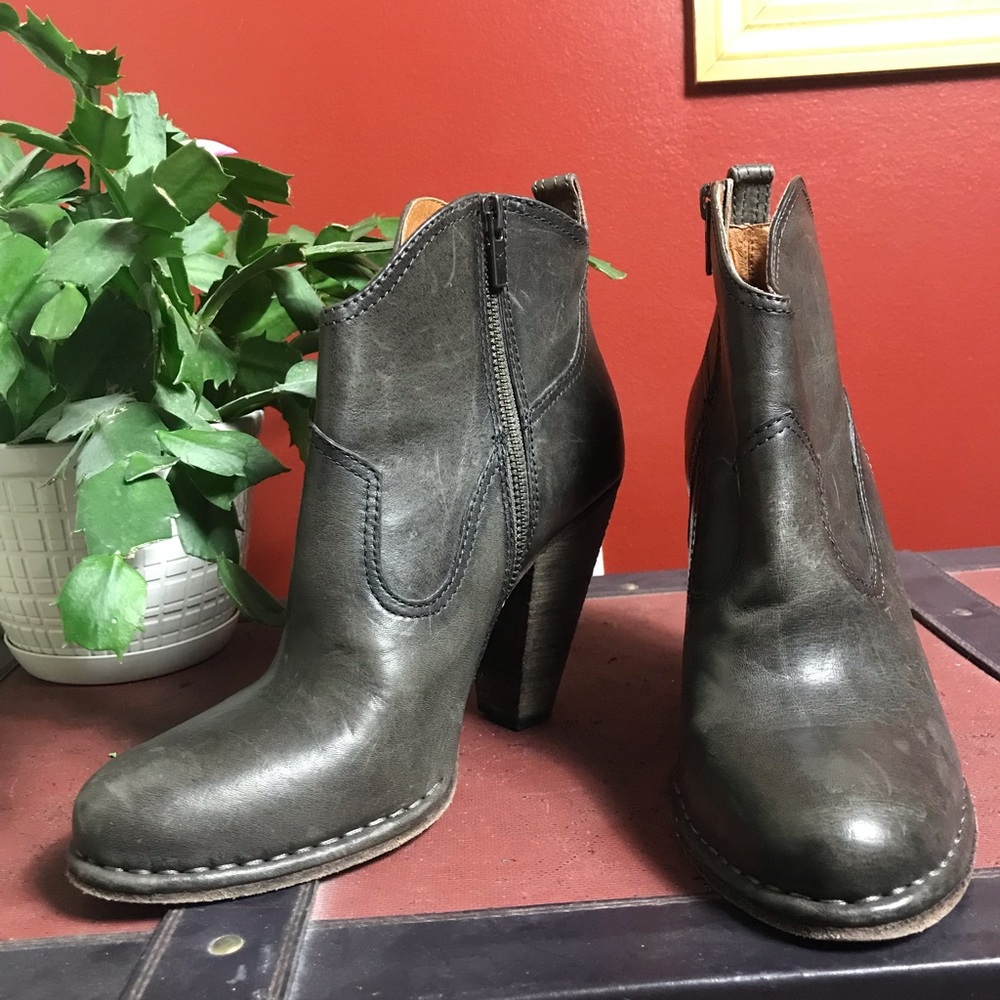 🏇 Frye Madeline Leather short bootie in Smoke - Picture 9 of 9